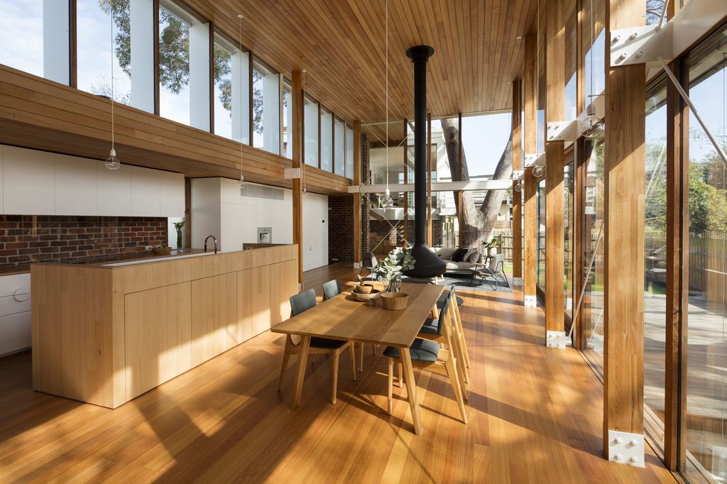 Camberwell House, Modern home Overlooks leafy Park by AM Architecture