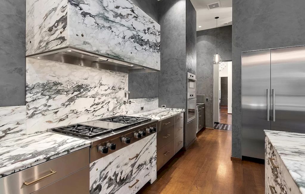 The Modern Home in Oregon offers grand living spaces now available for sale. This home is located at 2808 SW Patton Ln, Portland, Oregon