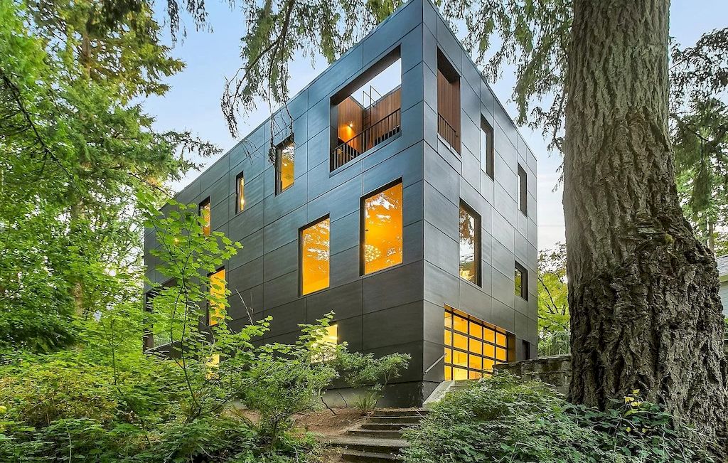 The Modern Home in Oregon offers grand living spaces now available for sale. This home is located at 2808 SW Patton Ln, Portland, Oregon