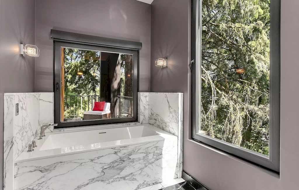 The Modern Home in Oregon offers grand living spaces now available for sale. This home is located at 2808 SW Patton Ln, Portland, Oregon