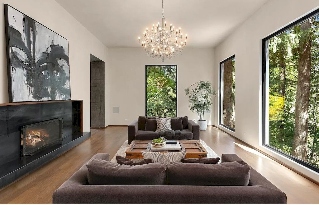 The Modern Home in Oregon offers grand living spaces now available for sale. This home is located at 2808 SW Patton Ln, Portland, Oregon