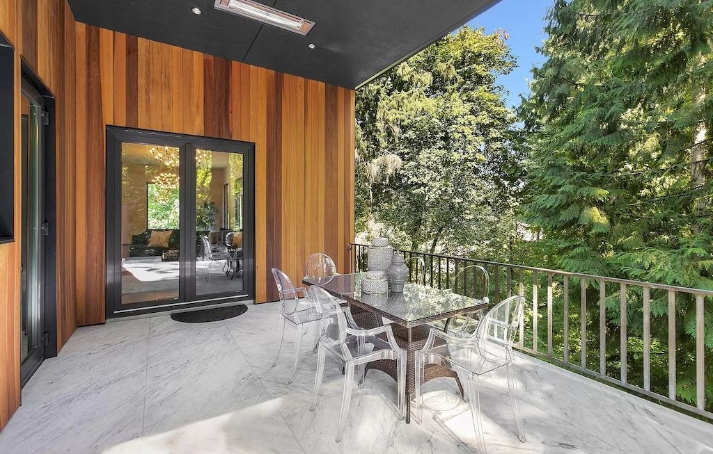 The Modern Home in Oregon offers grand living spaces now available for sale. This home is located at 2808 SW Patton Ln, Portland, Oregon
