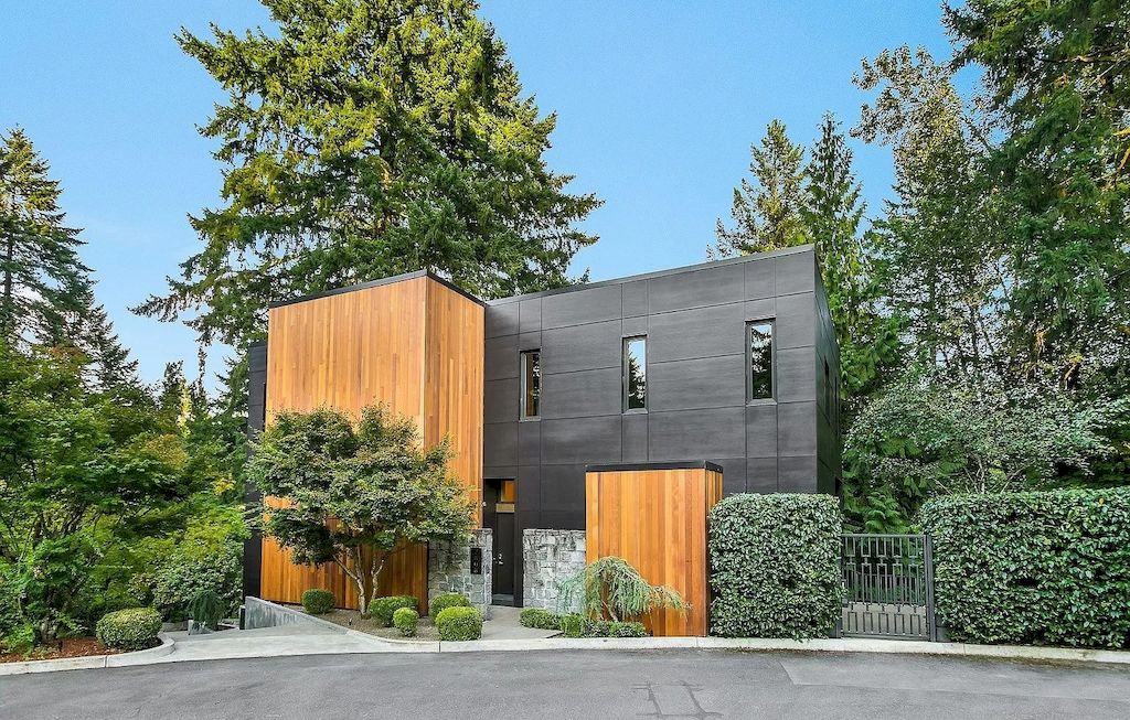 The Modern Home in Oregon offers grand living spaces now available for sale. This home is located at 2808 SW Patton Ln, Portland, Oregon