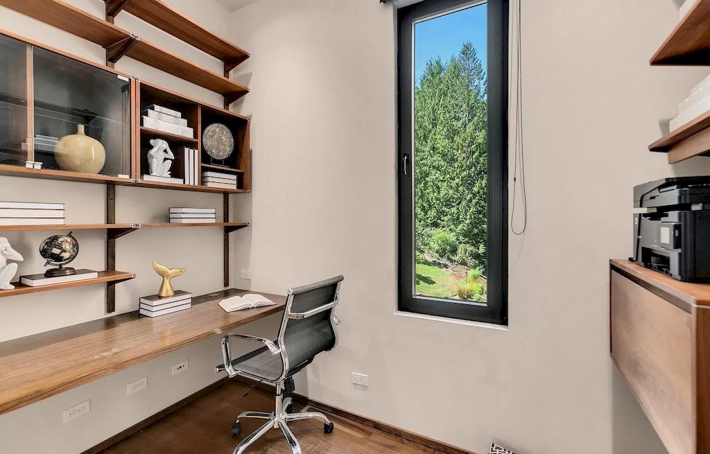 The Modern Home in Oregon offers grand living spaces now available for sale. This home is located at 2808 SW Patton Ln, Portland, Oregon