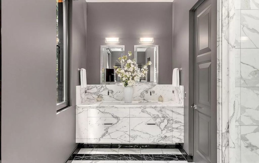 The Modern Home in Oregon offers grand living spaces now available for sale. This home is located at 2808 SW Patton Ln, Portland, Oregon