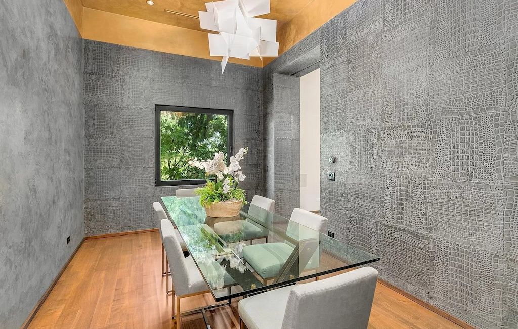 The Modern Home in Oregon offers grand living spaces now available for sale. This home is located at 2808 SW Patton Ln, Portland, Oregon