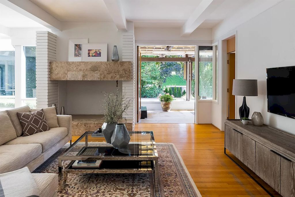 The Elegant Tudor Mansion in Vancouver is a magnificent property now available for sale. This home is located at 1250 W 54th Ave, Vancouver, BC V6P 1N1, Canada