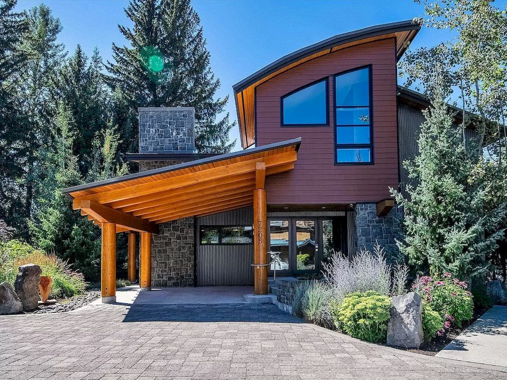The Exceptional Riverside Home in Whistler is a beautiful home now available for sale. This home is located at 7205 Fitzsimmons Rd S, Whistler, BC V0N 1B7, Canada
