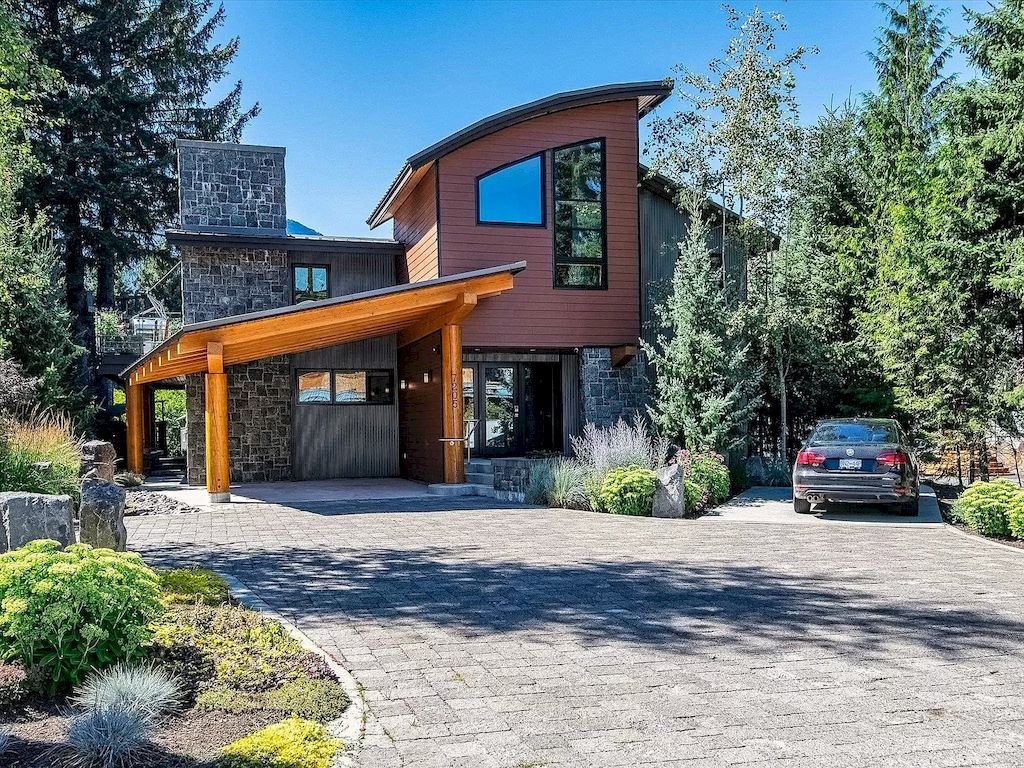 The Exceptional Riverside Home in Whistler is a beautiful home now available for sale. This home is located at 7205 Fitzsimmons Rd S, Whistler, BC V0N 1B7, Canada