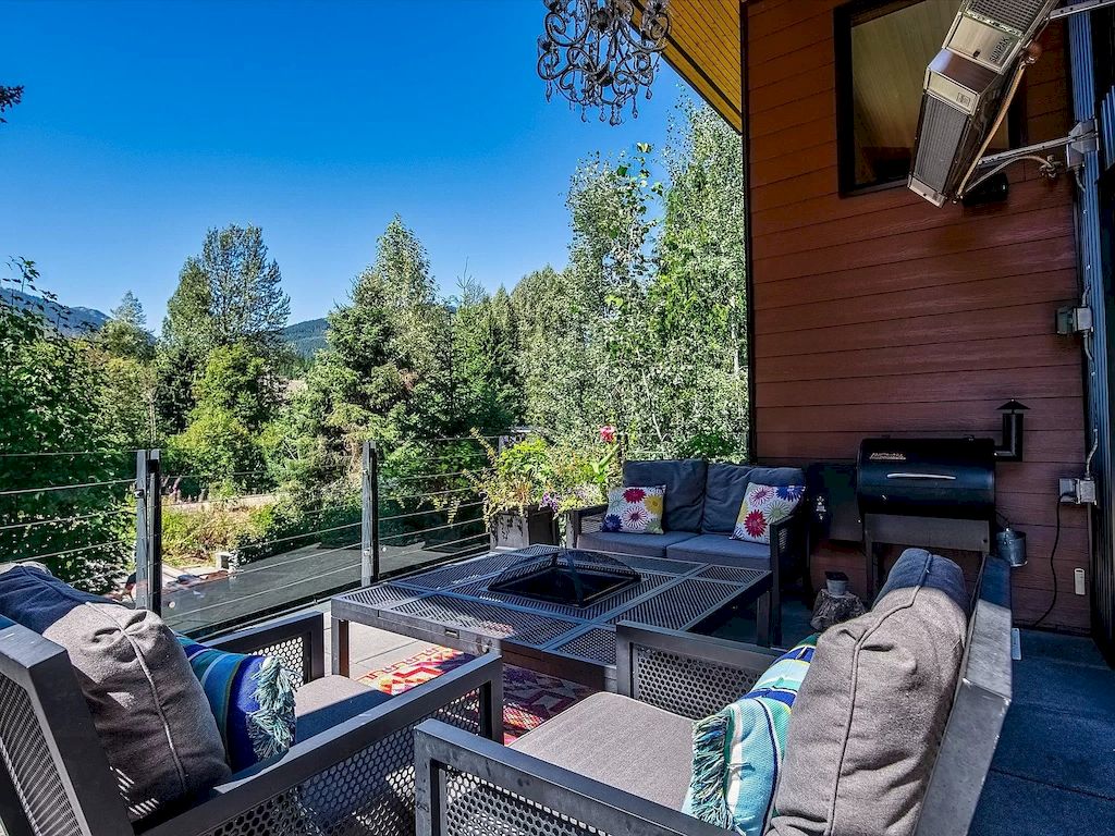 The Exceptional Riverside Home in Whistler is a beautiful home now available for sale. This home is located at 7205 Fitzsimmons Rd S, Whistler, BC V0N 1B7, Canada