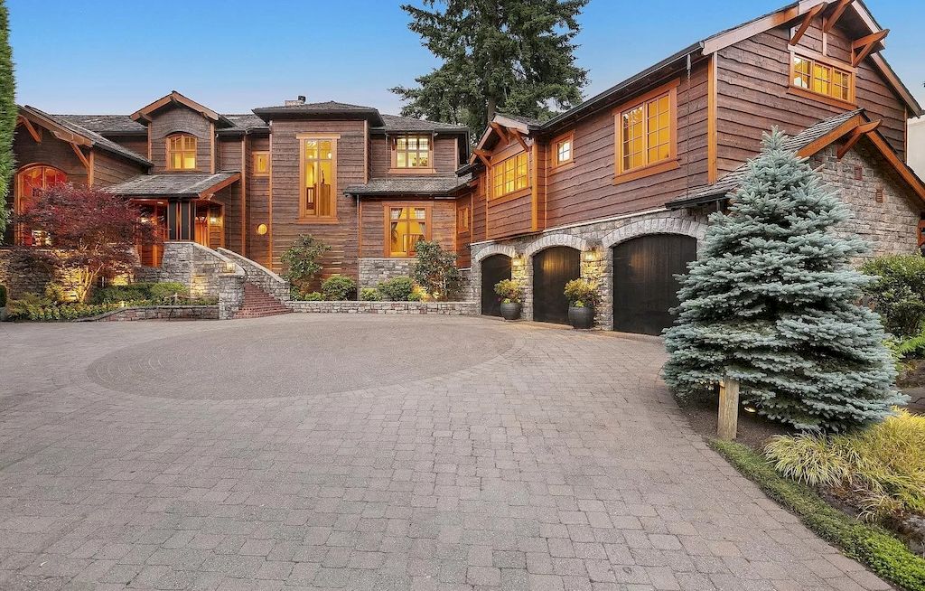 The House in Lake Oswego, Oregon is an Exclusive riverfront home now available for sale. This home is located at 12790 S Fielding Rd, Lake Oswego, Oregon