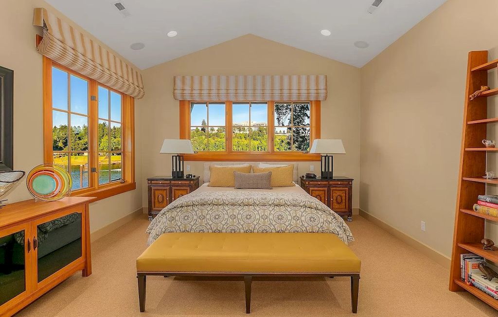 The House in Lake Oswego, Oregon is an Exclusive riverfront home now available for sale. This home is located at 12790 S Fielding Rd, Lake Oswego, Oregon