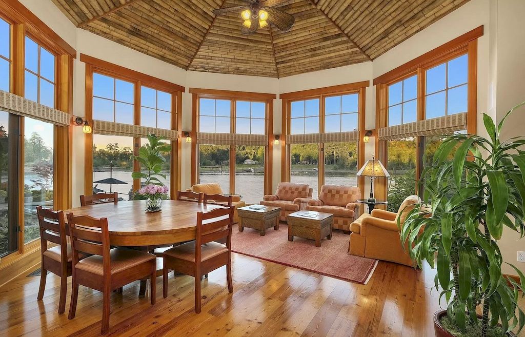 The House in Lake Oswego, Oregon is an Exclusive riverfront home now available for sale. This home is located at 12790 S Fielding Rd, Lake Oswego, Oregon