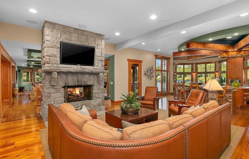 The House in Lake Oswego, Oregon is an Exclusive riverfront home now available for sale. This home is located at 12790 S Fielding Rd, Lake Oswego, Oregon