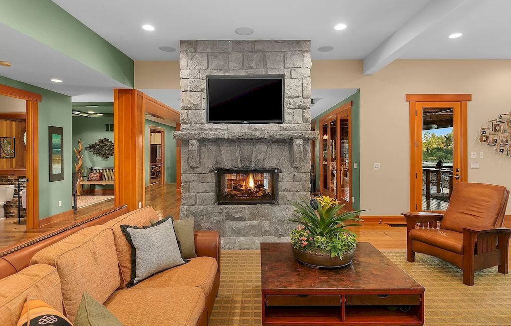 The House in Lake Oswego, Oregon is an Exclusive riverfront home now available for sale. This home is located at 12790 S Fielding Rd, Lake Oswego, Oregon