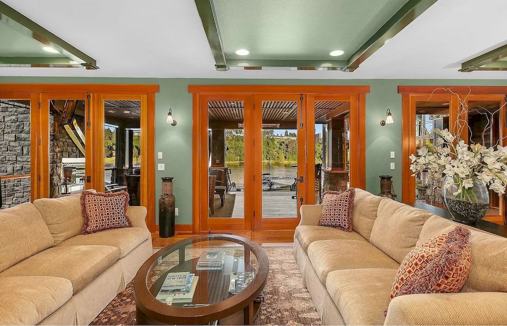 The House in Lake Oswego, Oregon is an Exclusive riverfront home now available for sale. This home is located at 12790 S Fielding Rd, Lake Oswego, Oregon