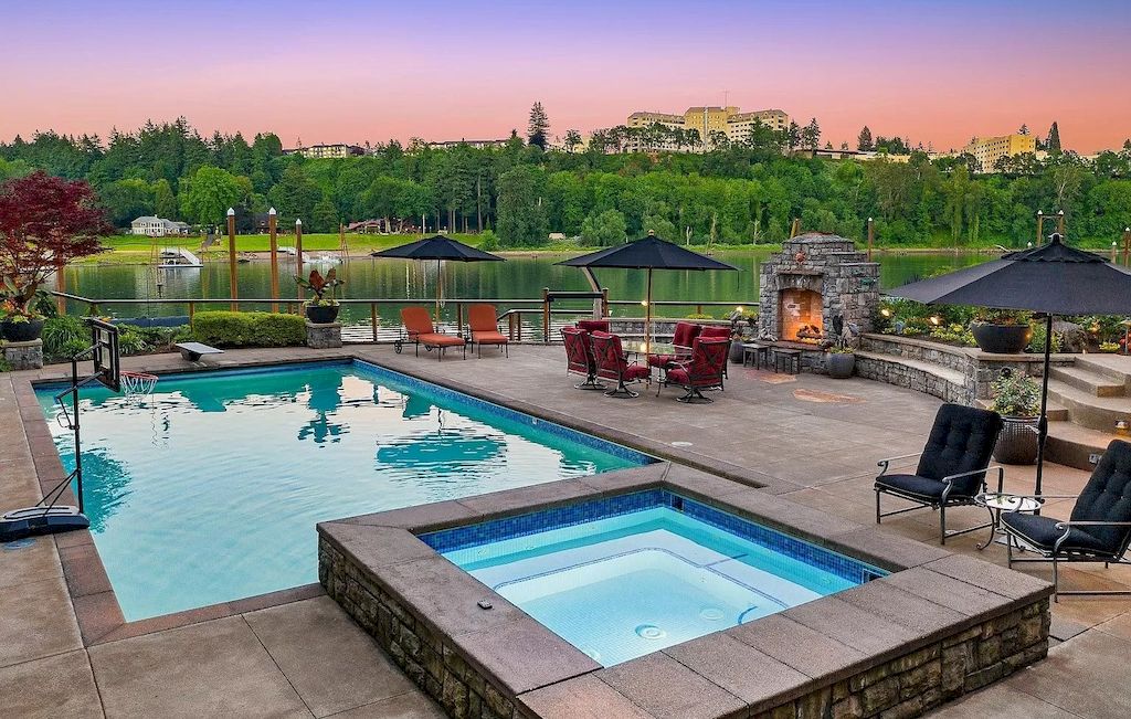 The House in Lake Oswego, Oregon is an Exclusive riverfront home now available for sale. This home is located at 12790 S Fielding Rd, Lake Oswego, Oregon