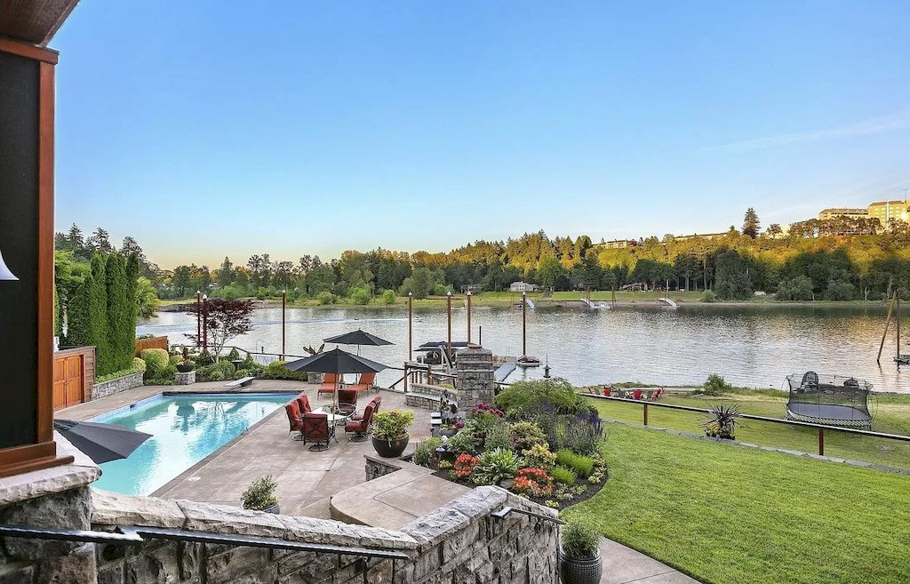 The House in Lake Oswego, Oregon is an Exclusive riverfront home now available for sale. This home is located at 12790 S Fielding Rd, Lake Oswego, Oregon