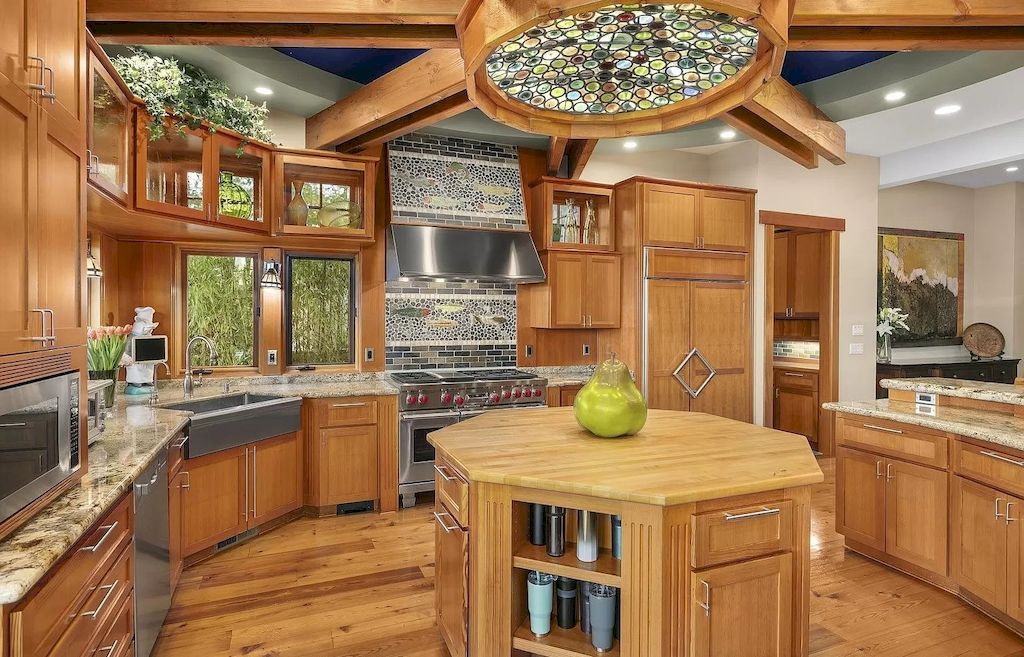 The House in Lake Oswego, Oregon is an Exclusive riverfront home now available for sale. This home is located at 12790 S Fielding Rd, Lake Oswego, Oregon