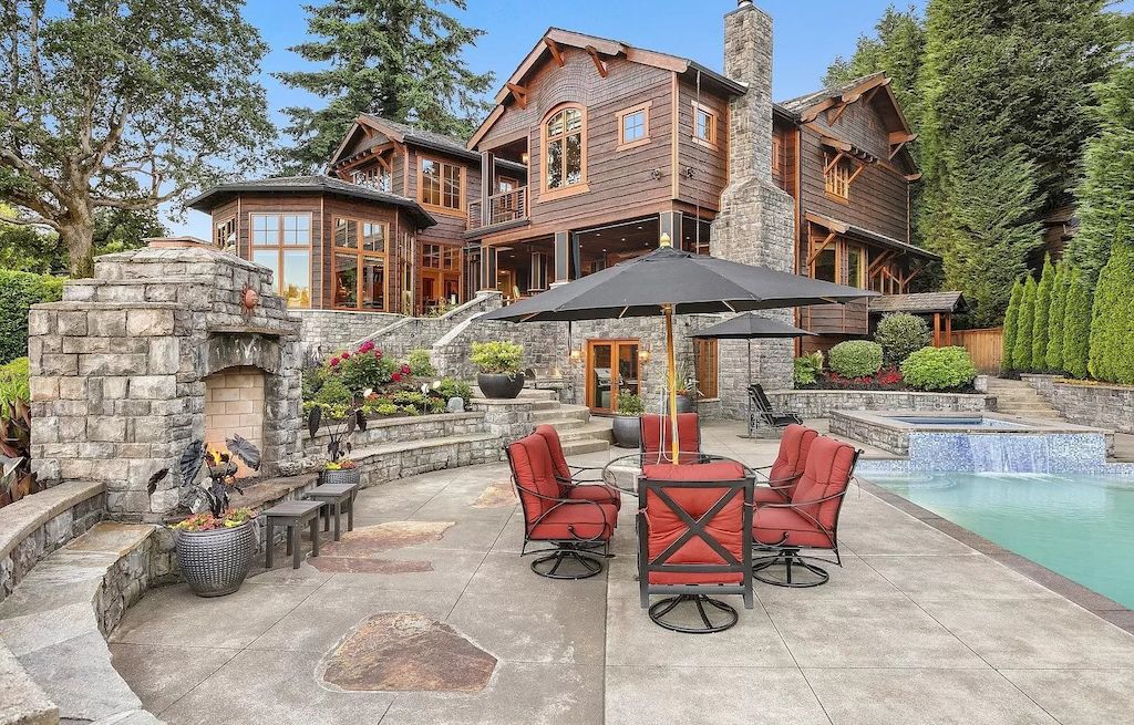 The House in Lake Oswego, Oregon is an Exclusive riverfront home now available for sale. This home is located at 12790 S Fielding Rd, Lake Oswego, Oregon