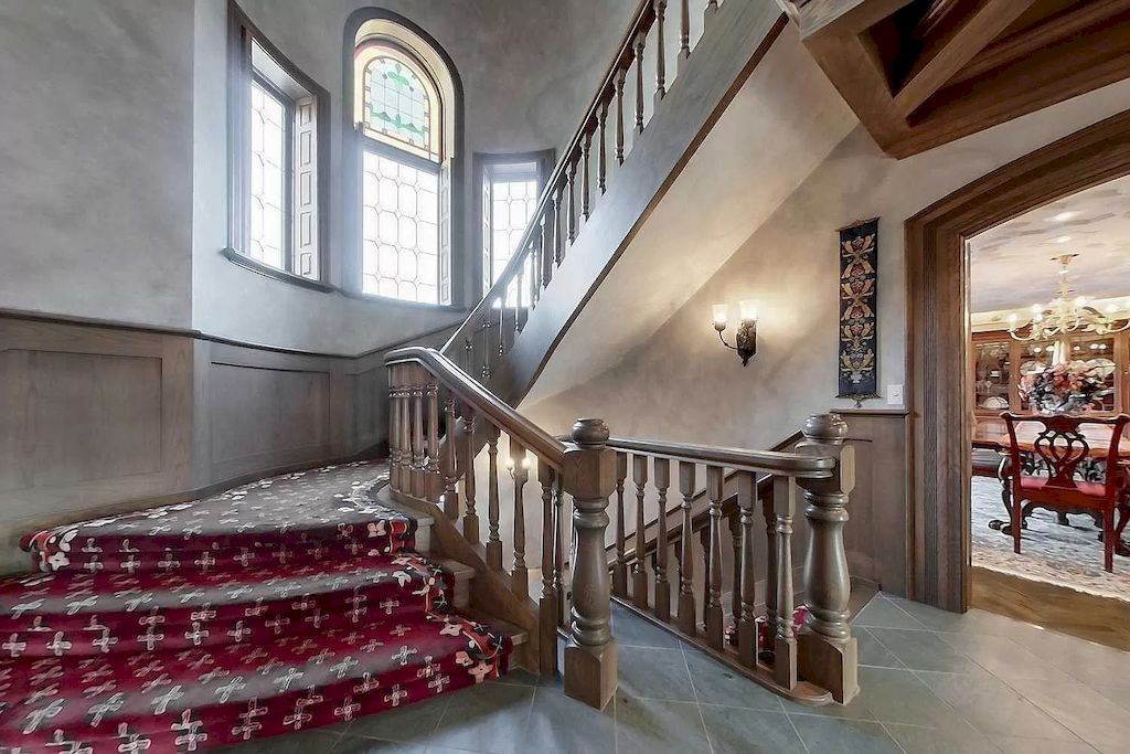 The Palatial Mansion in Ontario is a breathtaking home now available for sale. This home is located at 6793 Wellington Rd #34, Cambridge, ON N3C 2V4, Canada