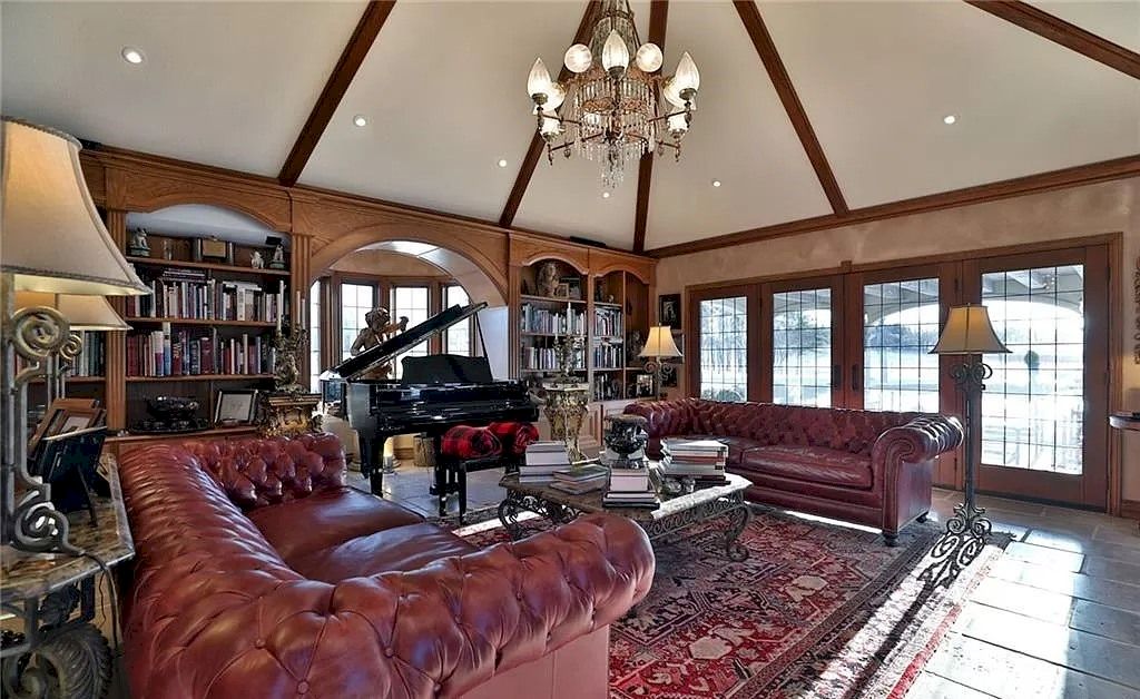 The Iconic Landmark Castle in Ontario has lovingly evolved into a masterpiece for 45 years now available for sale. This home is located at 3870 Tintern Rd, Lincoln, ON L0R 2C0, Canada