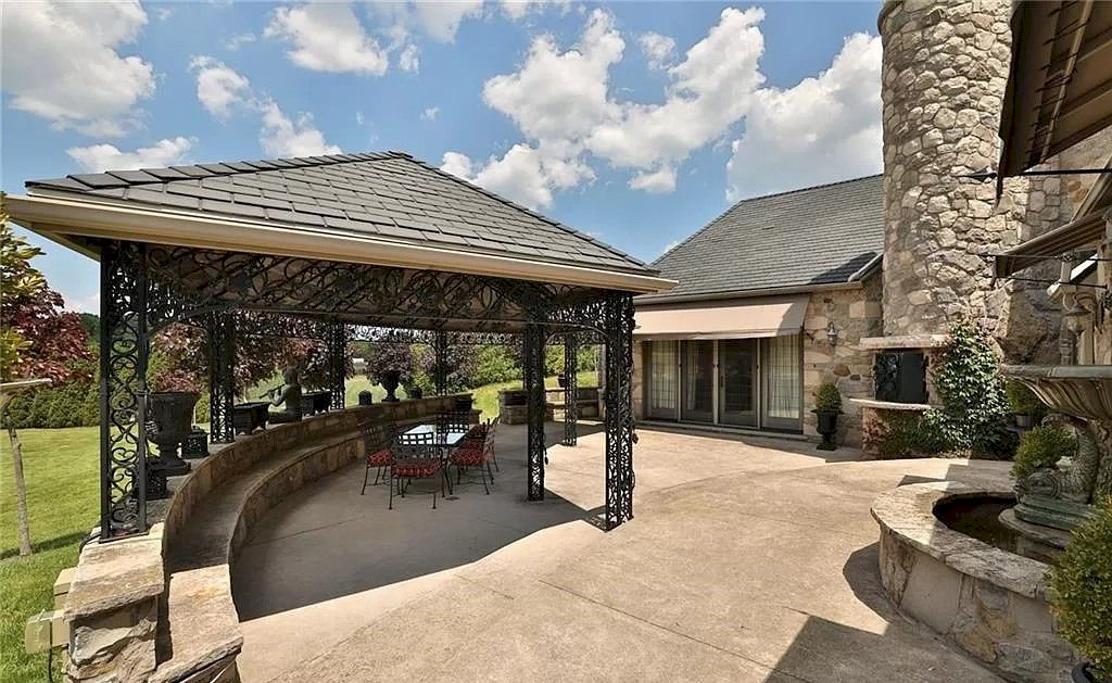 The Iconic Landmark Castle in Ontario has lovingly evolved into a masterpiece for 45 years now available for sale. This home is located at 3870 Tintern Rd, Lincoln, ON L0R 2C0, Canada