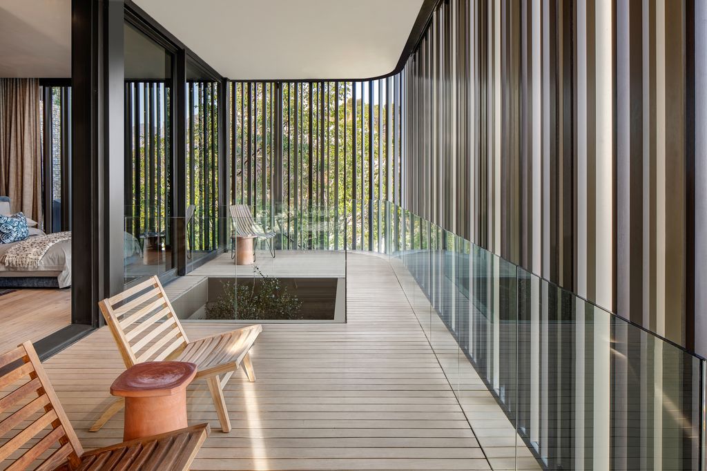 Kloof 145 House with Spectacular Ocean and Mountain Views by SAOTA 10