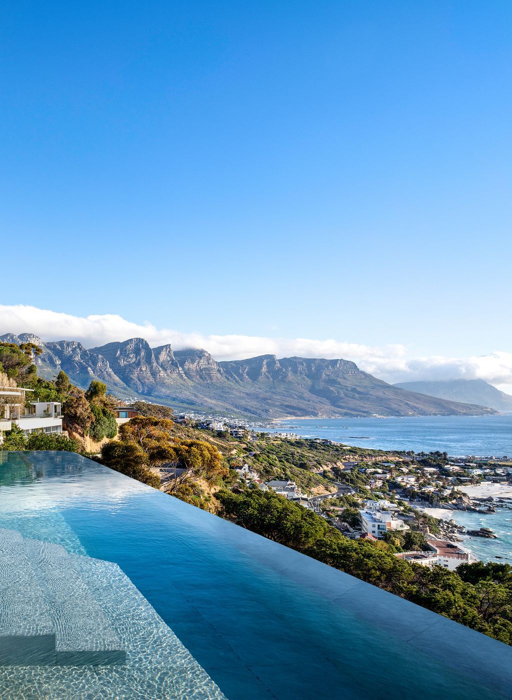 Kloof 145 House with Spectacular Ocean and Mountain Views by SAOTA 16