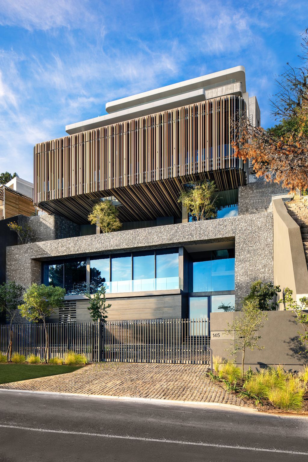Kloof 145 House with Spectacular Ocean and Mountain Views by SAOTA 2