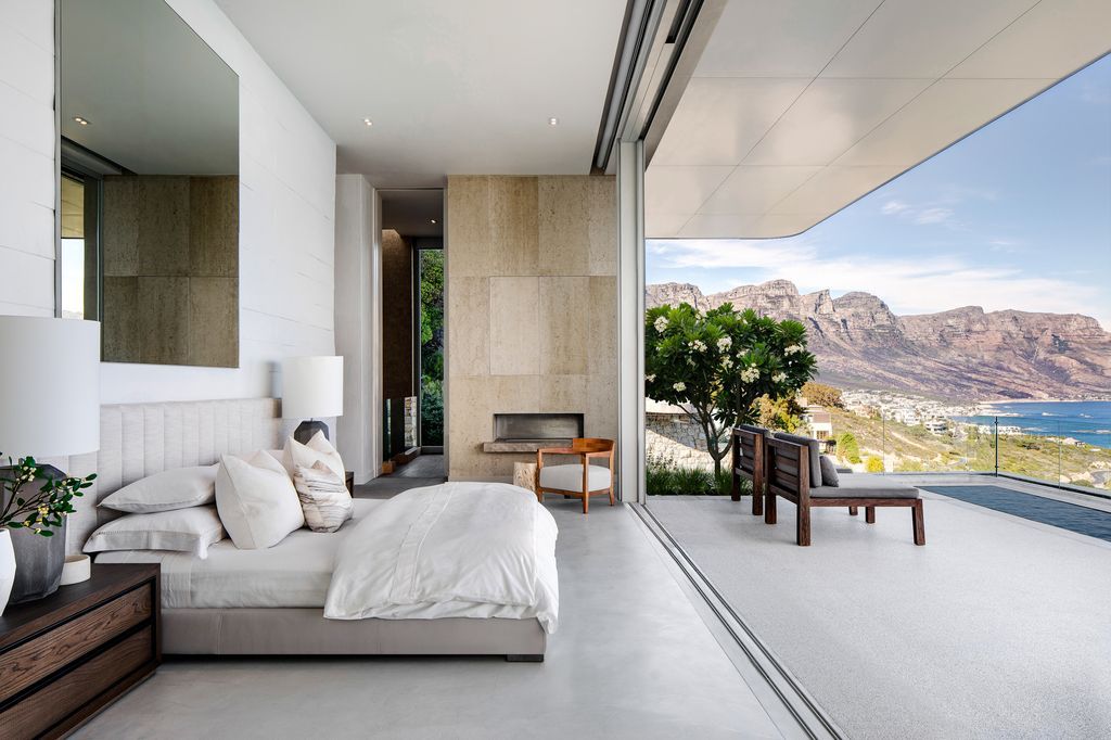 Kloof 145 House with Spectacular Ocean and Mountain Views by SAOTA 20