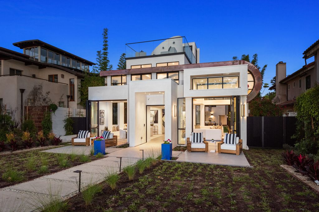 The Home in Santa Monica is a magnificent contemporary style estate with perfect blend of modern architecture, design, and technology now available for sale. This home located at 218 Alta Ave, Santa Monica, California