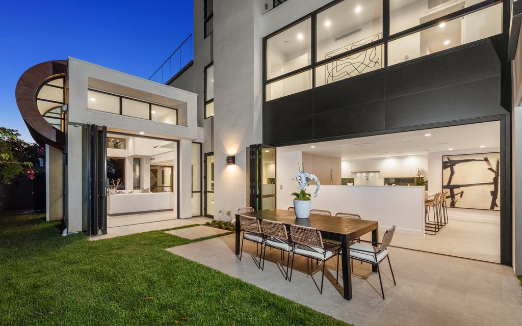 The Home in Santa Monica is a magnificent contemporary style estate with perfect blend of modern architecture, design, and technology now available for sale. This home located at 218 Alta Ave, Santa Monica, California