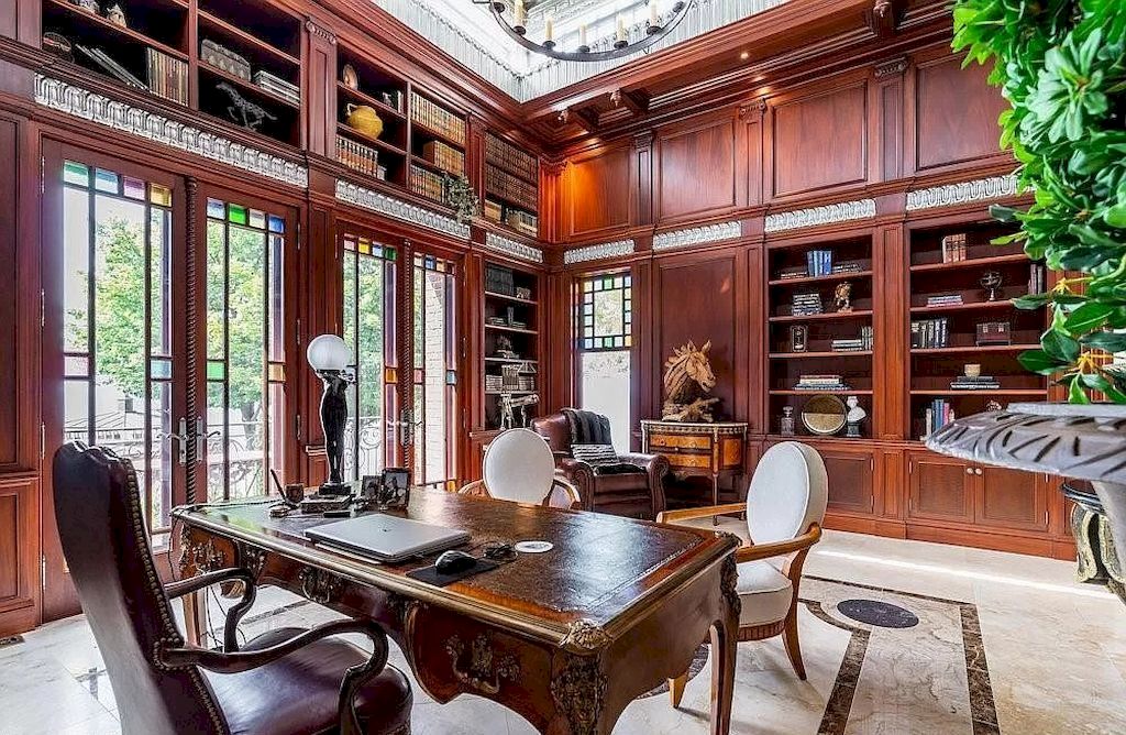 The Majestic Queen Anne Manor is an amazing house now available for sale. This home is located at 22 Bayview Dr, Saint Catharines, ON L2N 4Y4, Canada