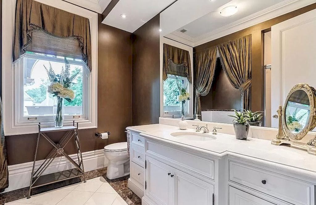 The Majestic Queen Anne Manor is an amazing house now available for sale. This home is located at 22 Bayview Dr, Saint Catharines, ON L2N 4Y4, Canada