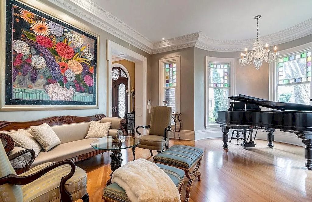 The Majestic Queen Anne Manor is an amazing house now available for sale. This home is located at 22 Bayview Dr, Saint Catharines, ON L2N 4Y4, Canada