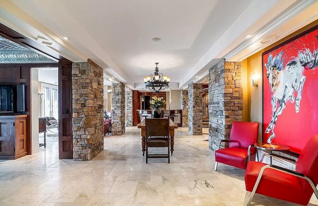 The Majestic Queen Anne Manor is an amazing house now available for sale. This home is located at 22 Bayview Dr, Saint Catharines, ON L2N 4Y4, Canada