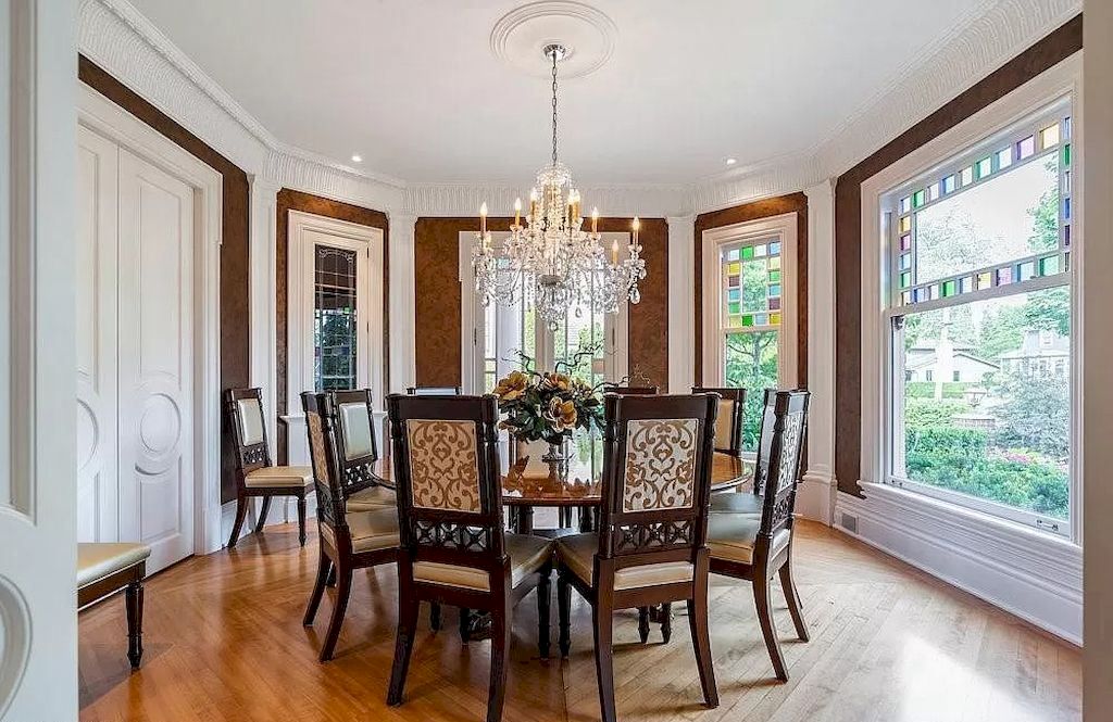 The Majestic Queen Anne Manor is an amazing house now available for sale. This home is located at 22 Bayview Dr, Saint Catharines, ON L2N 4Y4, Canada