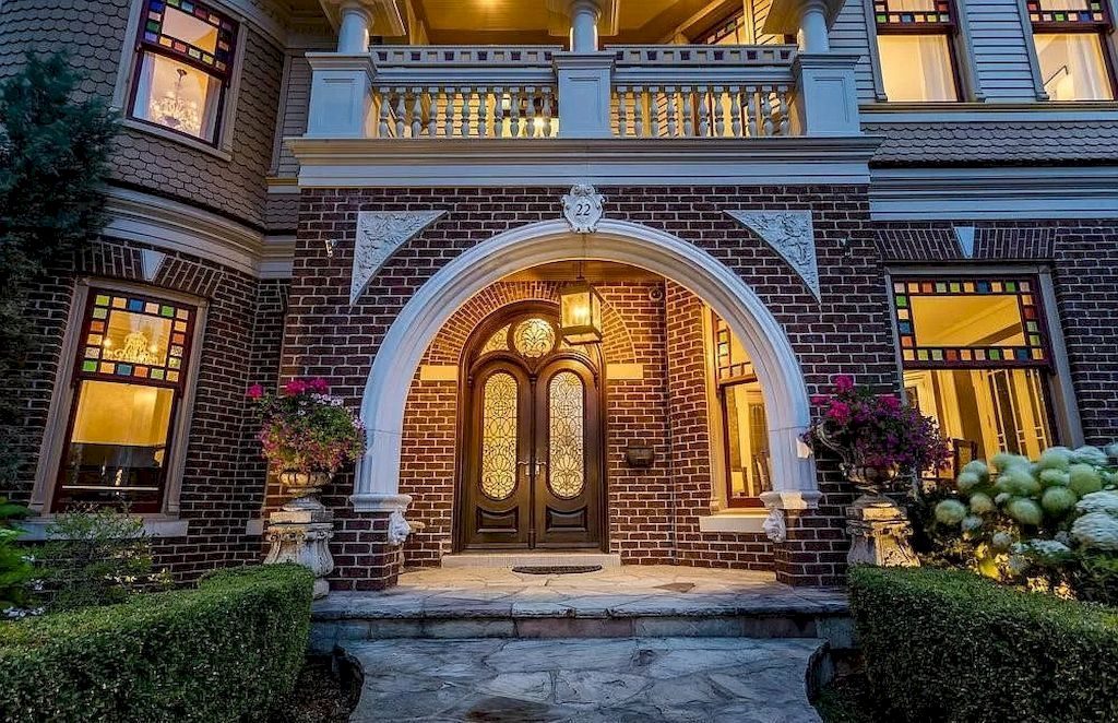 The Majestic Queen Anne Manor is an amazing house now available for sale. This home is located at 22 Bayview Dr, Saint Catharines, ON L2N 4Y4, Canada