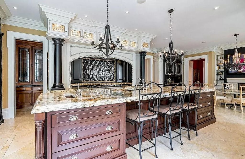 The Majestic Queen Anne Manor is an amazing house now available for sale. This home is located at 22 Bayview Dr, Saint Catharines, ON L2N 4Y4, Canada