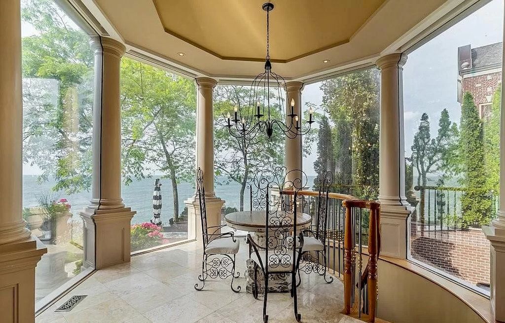 The Majestic Queen Anne Manor is an amazing house now available for sale. This home is located at 22 Bayview Dr, Saint Catharines, ON L2N 4Y4, Canada