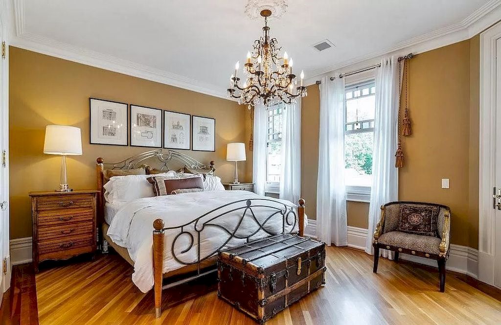 The Majestic Queen Anne Manor is an amazing house now available for sale. This home is located at 22 Bayview Dr, Saint Catharines, ON L2N 4Y4, Canada