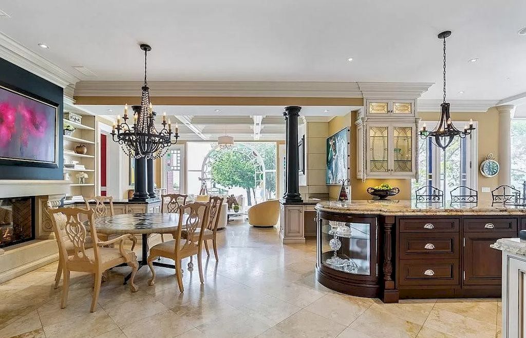The Majestic Queen Anne Manor is an amazing house now available for sale. This home is located at 22 Bayview Dr, Saint Catharines, ON L2N 4Y4, Canada