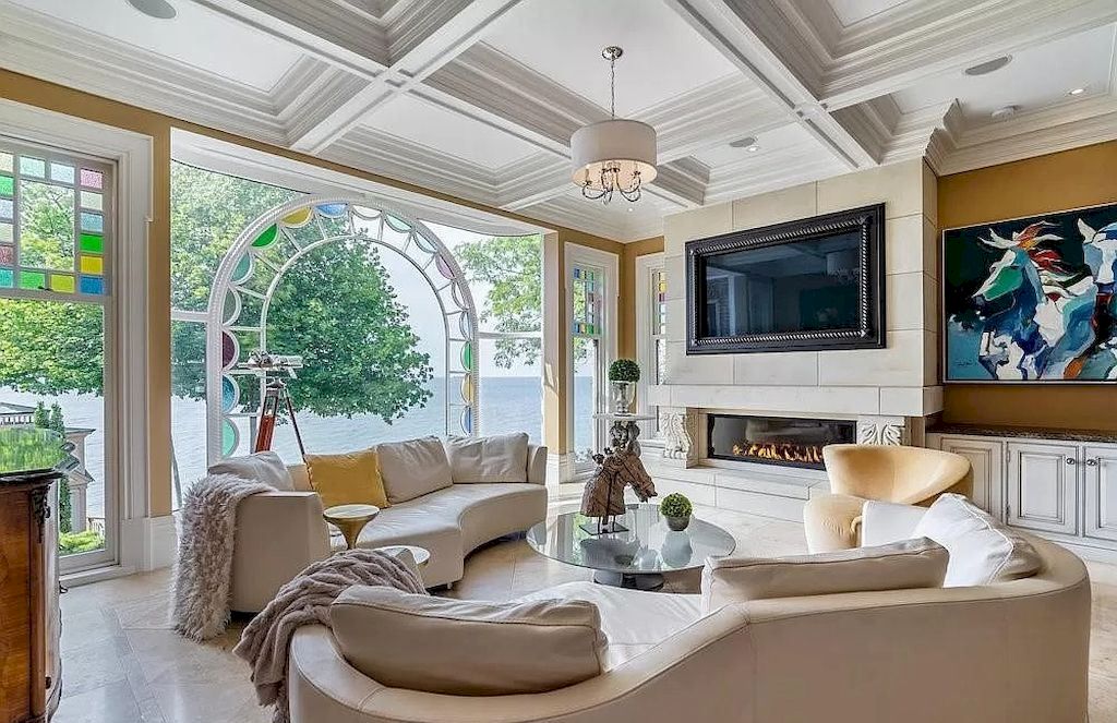 The Majestic Queen Anne Manor is an amazing house now available for sale. This home is located at 22 Bayview Dr, Saint Catharines, ON L2N 4Y4, Canada
