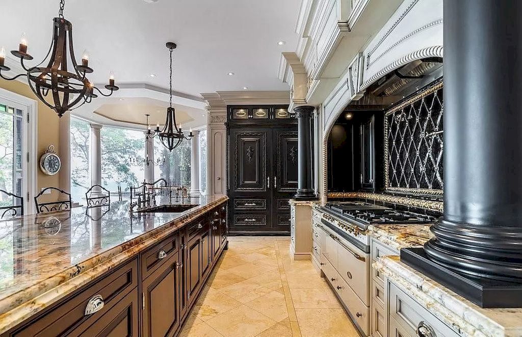 The Majestic Queen Anne Manor is an amazing house now available for sale. This home is located at 22 Bayview Dr, Saint Catharines, ON L2N 4Y4, Canada