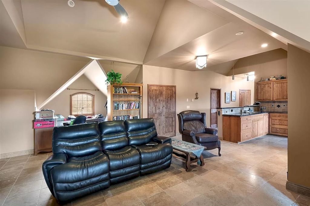 The Fantastic House in Langley is an amazing home now available for sale. This home is located at 2866 256th St, Langley, BC V4W 1Y4, Canada