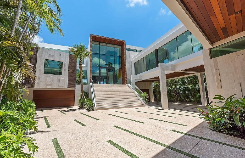 The Home in Miami is a brand new luxury modern estate with stunning bay views and over 100 feet of linear waterfront now available for sale. This home located at 1133 Belle Meade Island Dr, Miami, Florida