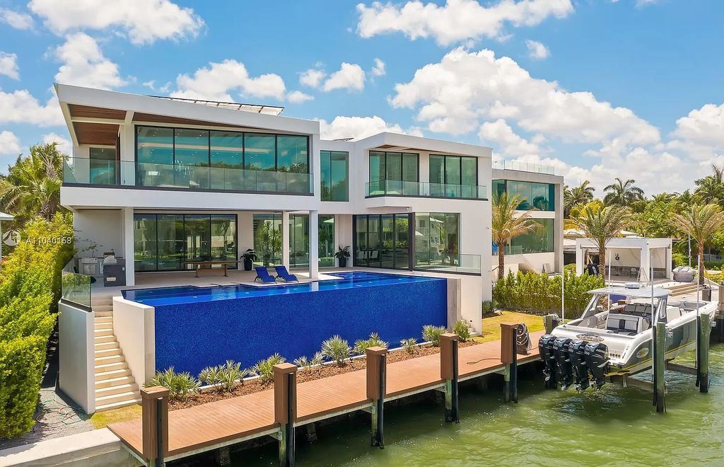 The Home in Miami is a brand new luxury modern estate with stunning bay views and over 100 feet of linear waterfront now available for sale. This home located at 1133 Belle Meade Island Dr, Miami, Florida