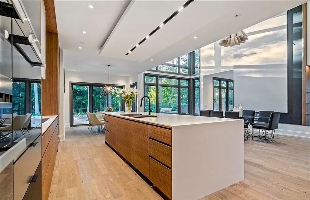The Spectacular Custom Built Home in Mississauga is a state-of-the-art design home now available for sale. This home is located at 267 Kenollie Ave, Mississauga, ON L5G 2J1, Canada