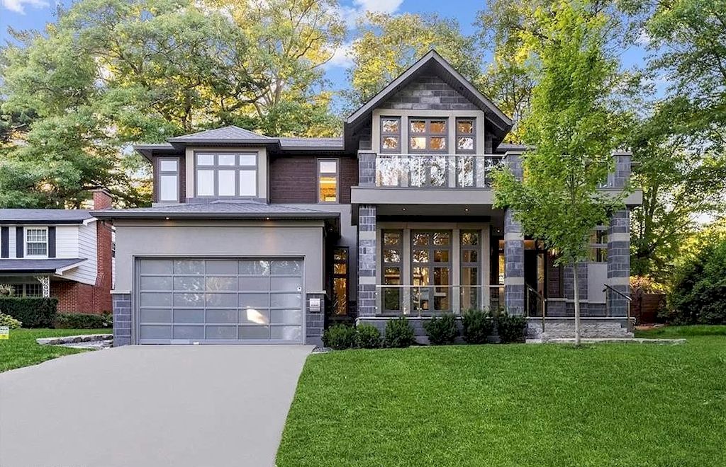 The Spectacular Custom Built Home in Mississauga is a state-of-the-art design home now available for sale. This home is located at 267 Kenollie Ave, Mississauga, ON L5G 2J1, Canada